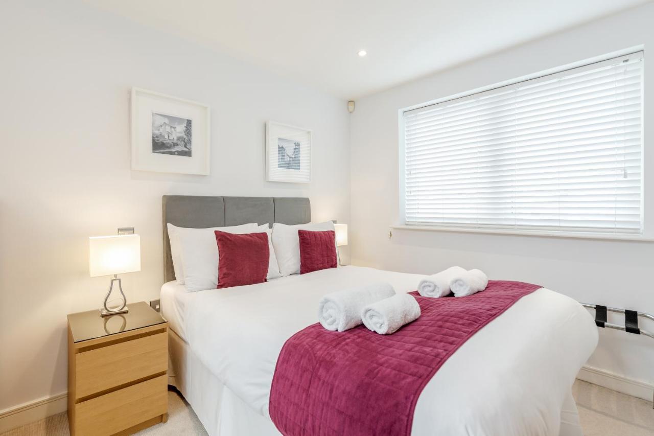 Roomspace Serviced Apartments - Abbot'S Yard Guildford Dış mekan fotoğraf